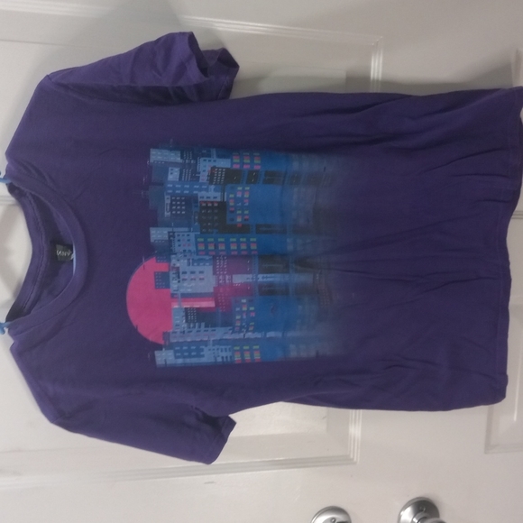 ANVIL Purple T- Shirt with City Scape Sz Med unisex - Picture 2 of 3